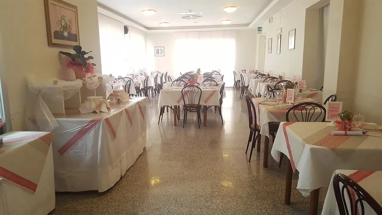 Albergo Sabrina Rimini 2*,